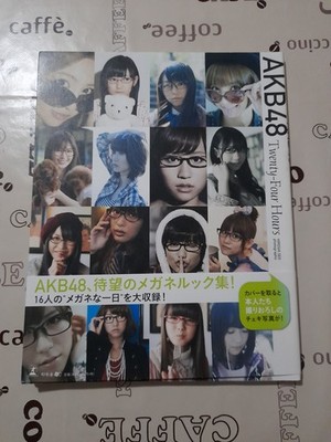 AKB48 Twenty-Four Hours Fotobuch Japan Photobook Brillen-Look