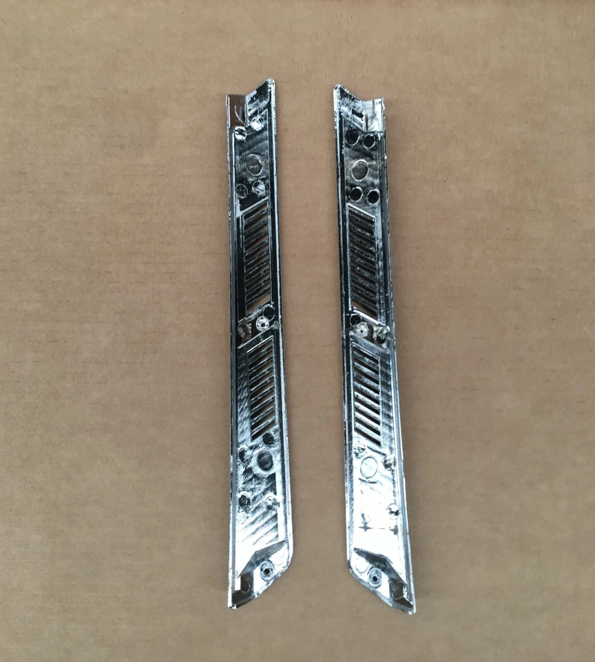 PAR DE VENTILACIONES DE PILAR TRASERO CROMADO MAZDA SAVANNA 808 RX3 10A 12A sedán Foto 2 de 4