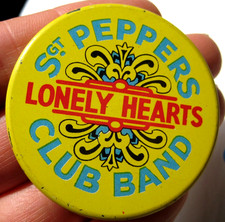 SGT PEPPERS LONELY HEARTS CLUB BAND THE BEATLES vintage 1970s pop culture BADGE