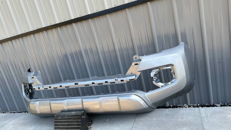 ‼️ NO SHIPPING ‼️ SILVER TOYOTA TACOMA FRONT BUMPER 2016 - 2023 - Image 2 of 4
