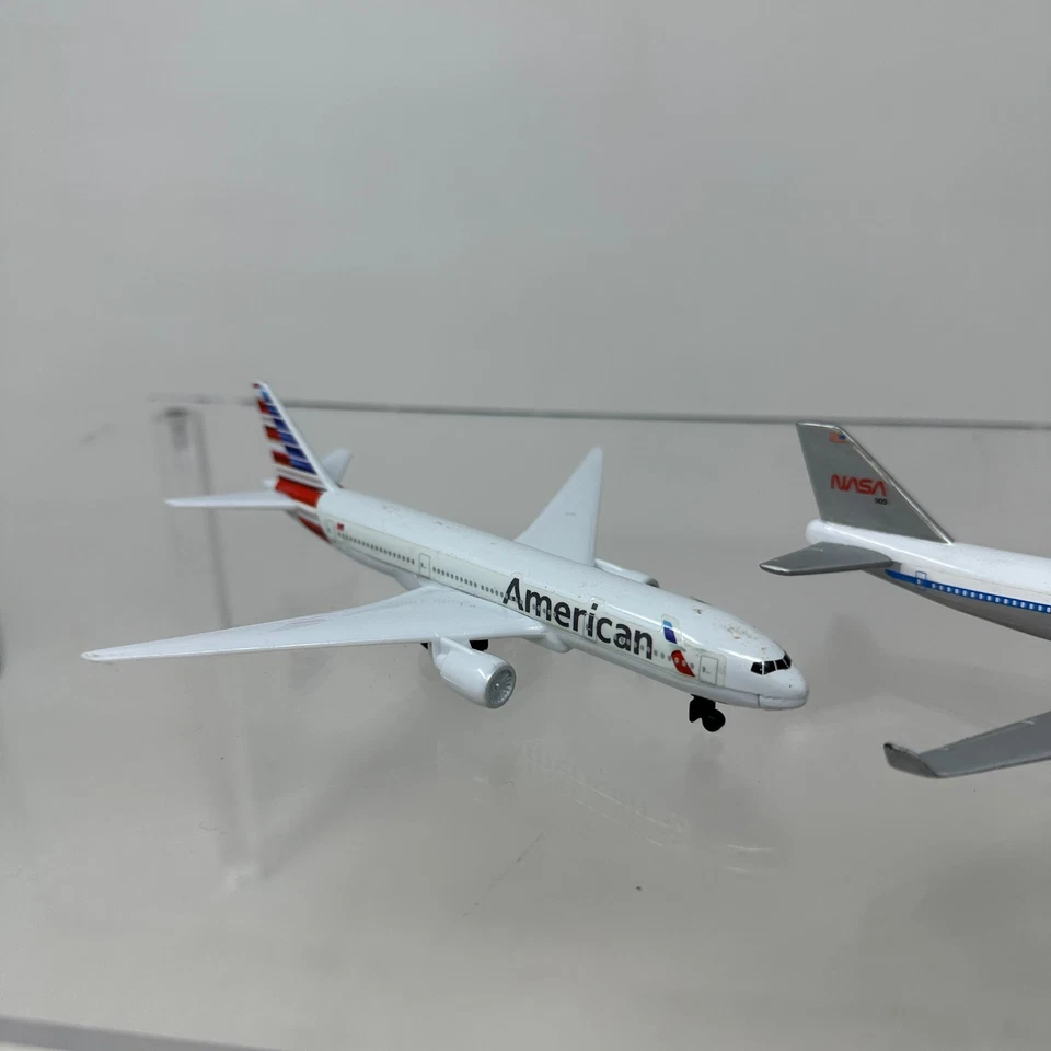 Realtoy Aviones Diecast Modelos Lote NASA Transbordador Portaaviones Boeing 777 Juego de 2 Foto 3 de 4