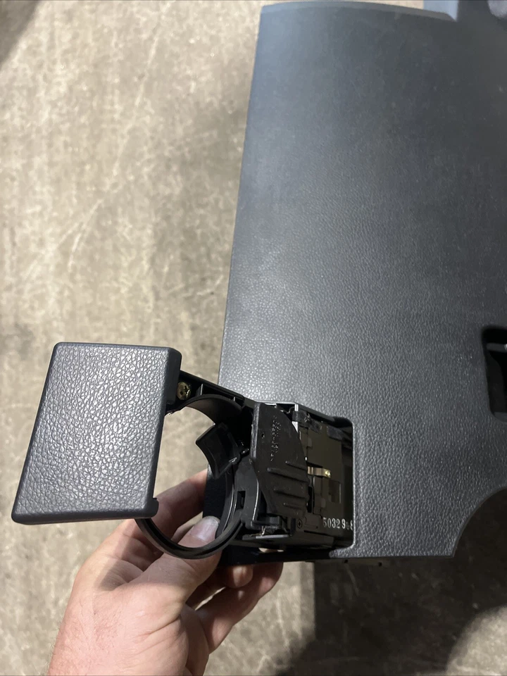 Portavasos para tablero de instrumentos Nissan 350Z 2003-2006 usado Foto 4 de 4