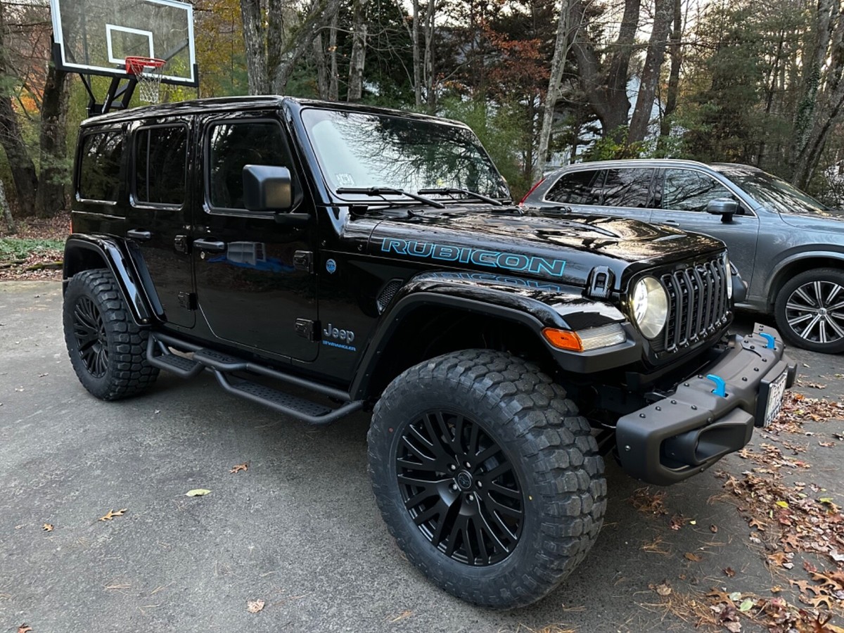 Jeep Wrangler 20-Inch Rims 35 Tires