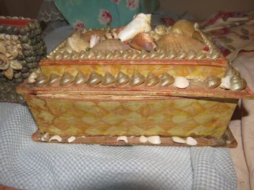 PAIR OF HANDMADE ANTIQUE SAILOR'S VALENTINE SEA SHELL ART BOXES & PENCIL HOLDER - Picture 6 of 12