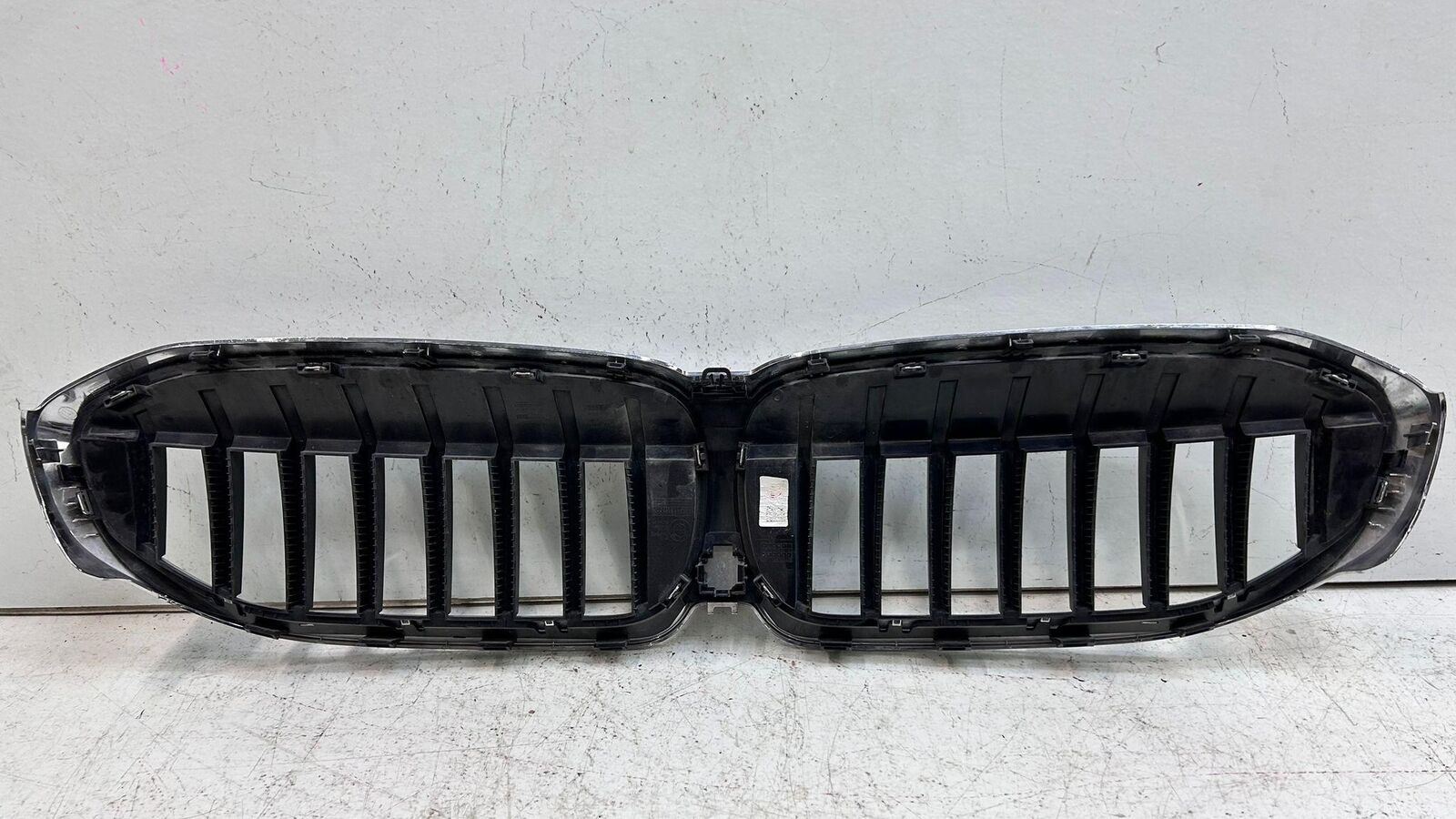 2019 2020 2022 BMW 33OI FRONT UPPER BUMPER CHROME GRILLE 