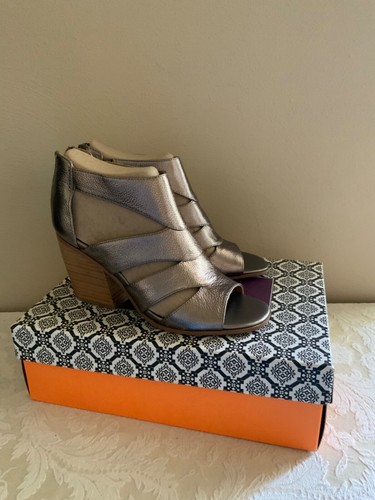 ISOLA sz 10 Rona bronze Anthracite metallic leather chunky high heel sandals NIB - Picture 2 of 11