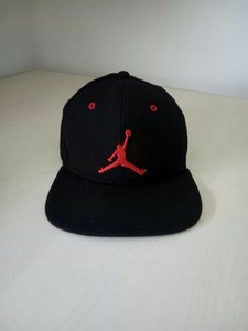 cappello jordan rosso