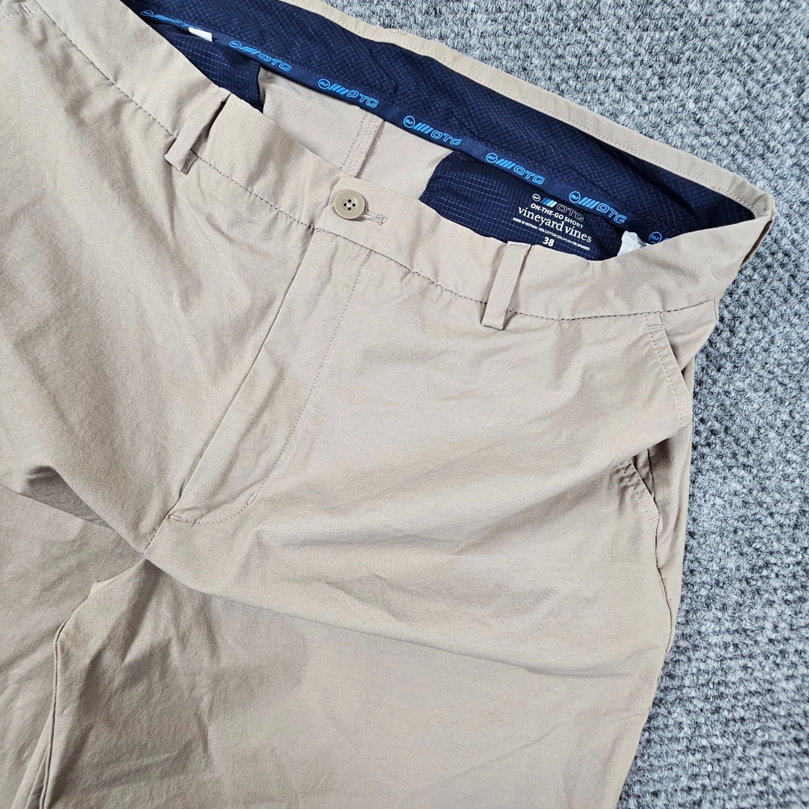 Vineyard Vines On-The-Go Shorts Mens 38 Khaki Tan Stretch Performance 9 Inseam