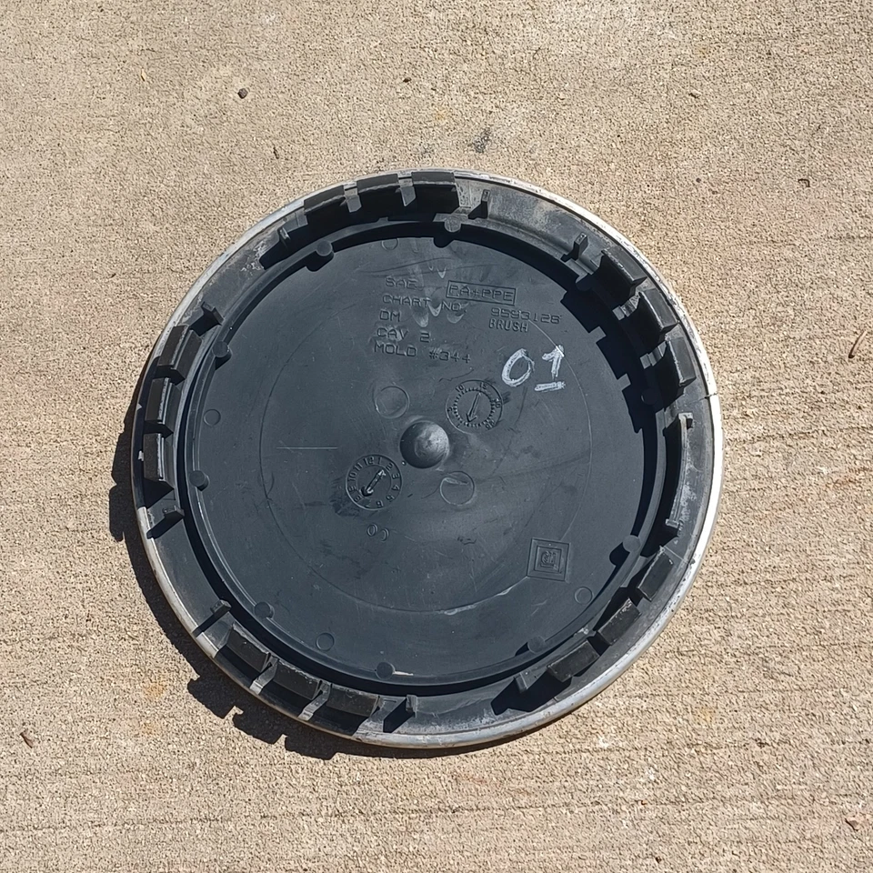 Chevrolet Chevy Venture center cap, 1997-2005 part# 9593128 01 - Image 3 of 3