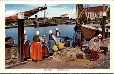 Postcard Netherlands Marken Turflossen Women Boats traditional dress