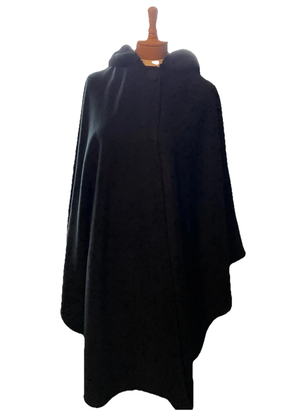 East 5th Fleece Wrap Poncho Cape One Button With Hood OSFM In Black
Opens in a new window or tab
