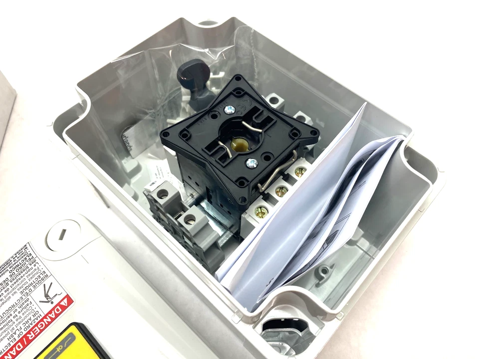 Interruptor de emergencia cerrado Schneider Electric VC2GUN IP55 941318 Foto 3 de 4