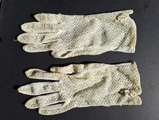 Vtg Bone nylon/ Cotton Crochet gloves with Bow cuffs, sz Small.