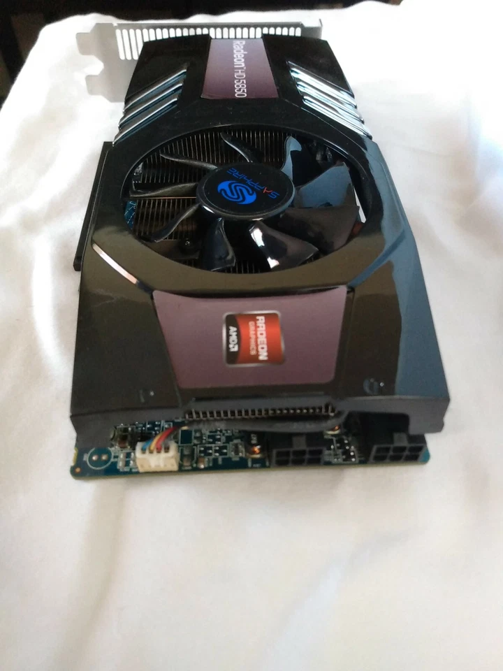 ATI Sapphire Radeon HD 5850 XTREME 1 GB GDDR5 HDMI/DVI/DP Foto 2 de 4