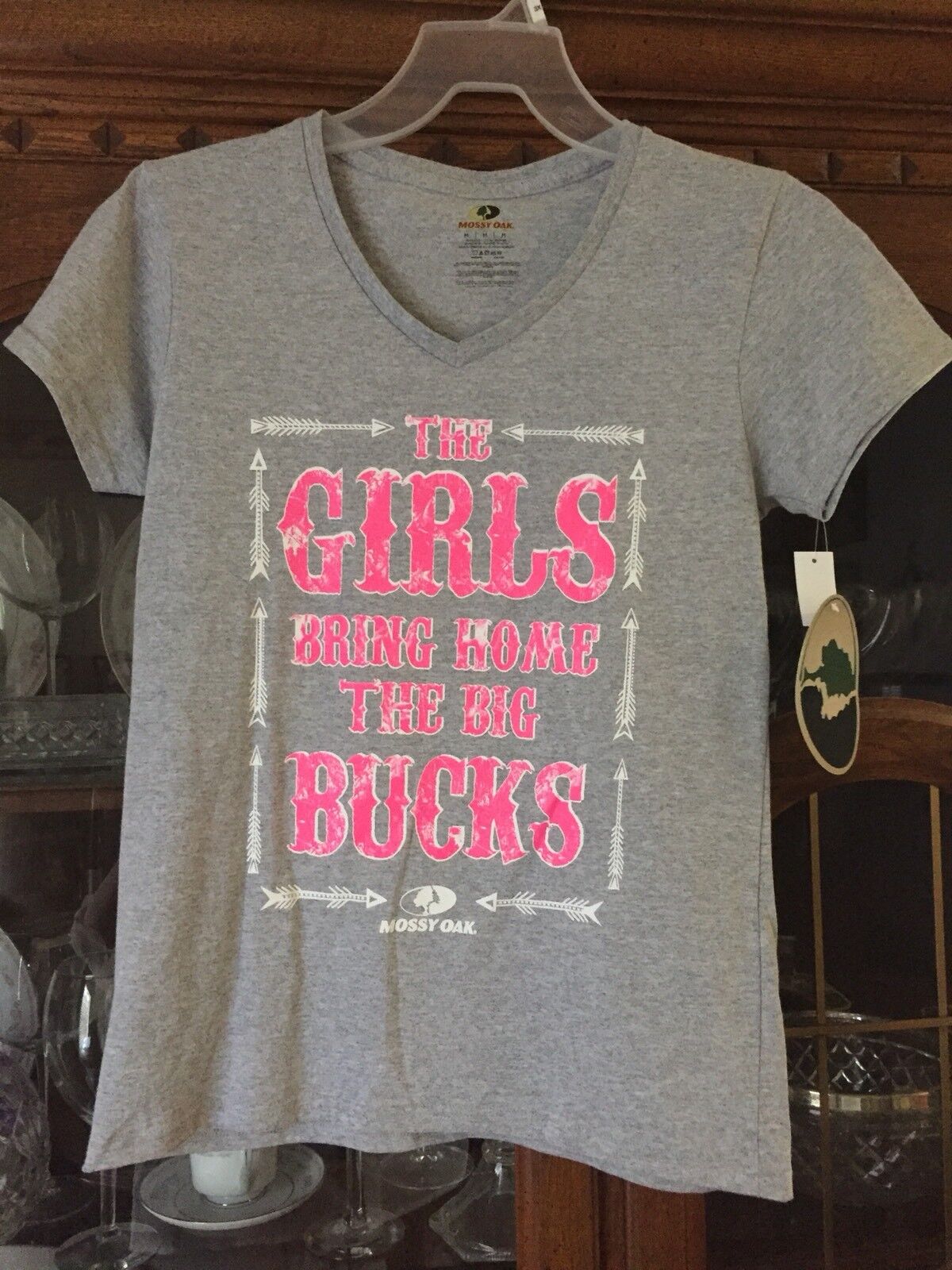 NEW MOSSY OAK 'GIRLS BRING HOME THE BIG BUCKS' Women's Size Med V-Neck T-Shirt