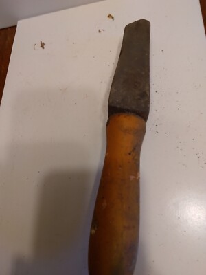 vintage Carbonum wet Stone No.57 tip broke off end of stone still works ok.