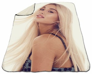Britney Spears Blanket Winter Sherpa Fleece 60 X 80 Queen Size New Christmas Blankets Throws Home Garden
