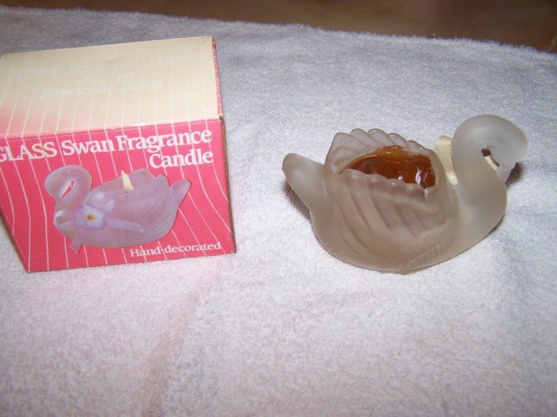 VTG 1985 Glass Swan Fragrance Candle Hand-decorated Pink Flower Yellow Ribbon Ta