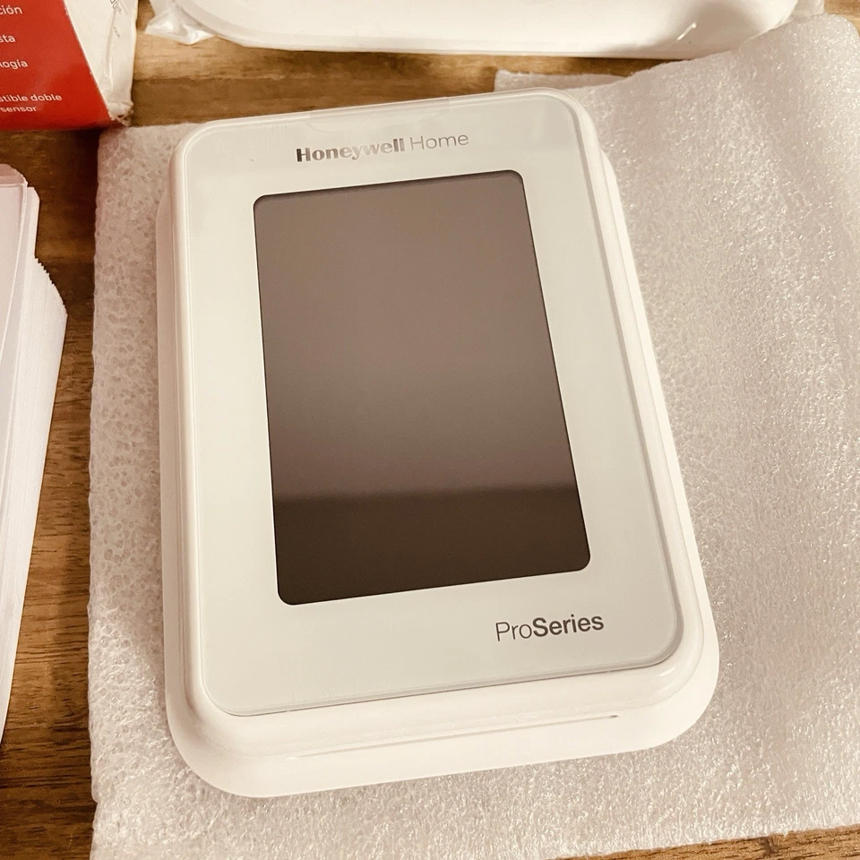 Honeywell Home T10+ pro Smart Thermostat THX321WF3003W RedLINK WiFi (No Sensor) - Image 3 of 4