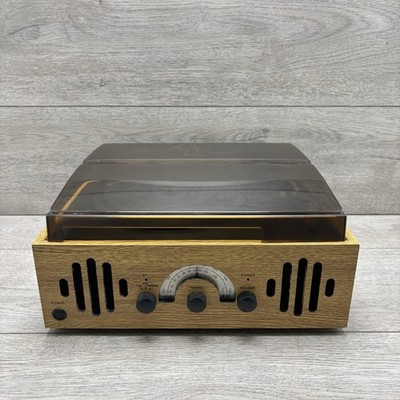 Antiker Plattenspieler Relt-Drive Turntable mit drei Geschwindigkeiten und AM/FM Radio LP