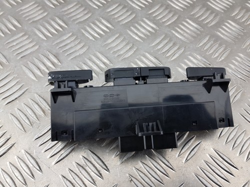2010 HYUNDAI IX35 MK1 HEATED SEAT PDC CONTROL SWITCH PANEL 84620-2Y920 - Picture 11 of 16