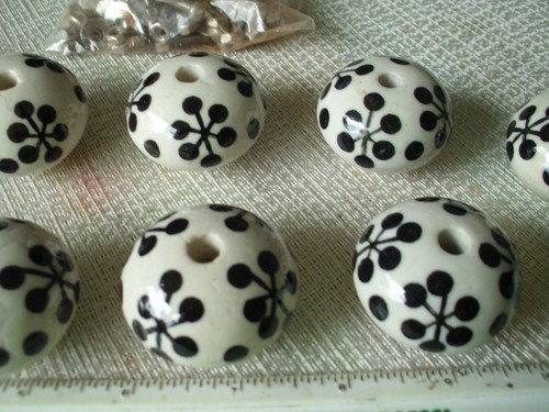 Collection of 11 Hand Painted Black & White Porcelain Knobs - Picture 4 of 6