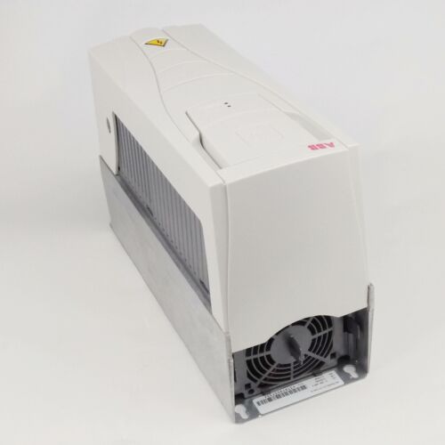 Un nuovo inverter ABB ACS550-01-012A-4 ACS55001012A4 spedizione accelerata - Foto 3 di 4