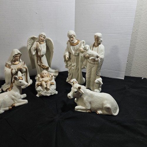 Holly Tree Gold Trimmed 12 Piece Porcelain 8" Nativity Set Mary Baby Jesus - Picture 19 of 21