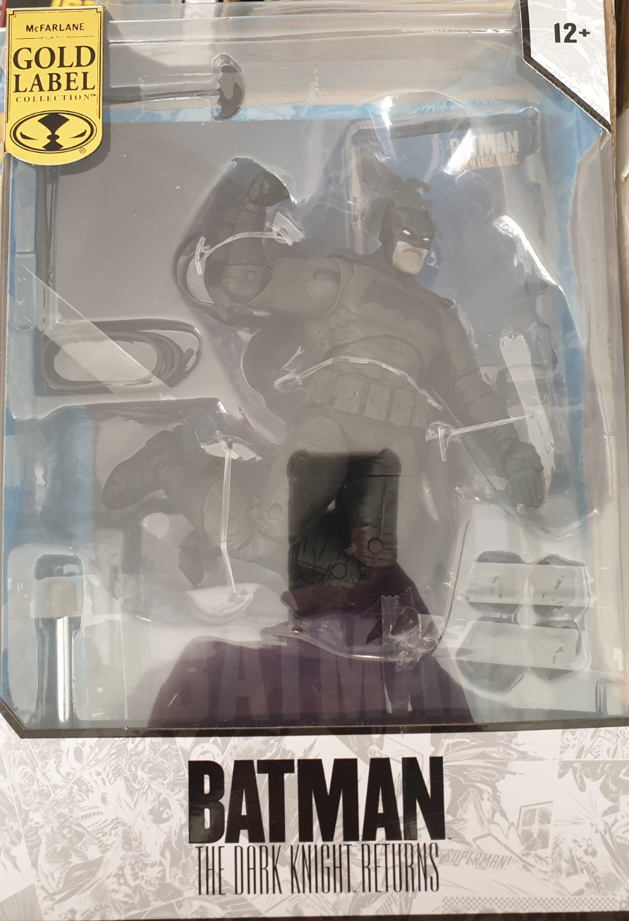 BATMAN - DARK KNIGHT RETURNS - GOLD LABEL Action Figure (S)