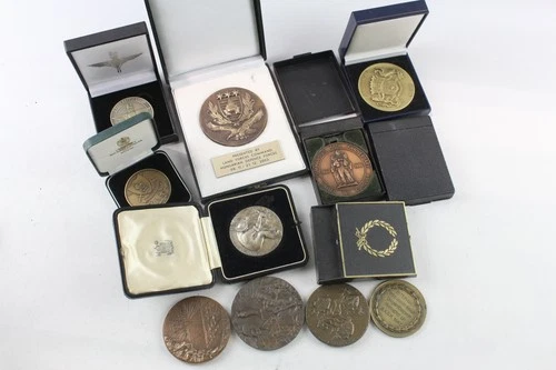 Military Brass & Brass Toned Medallions Boxed Air Training Unit WW2 Etc