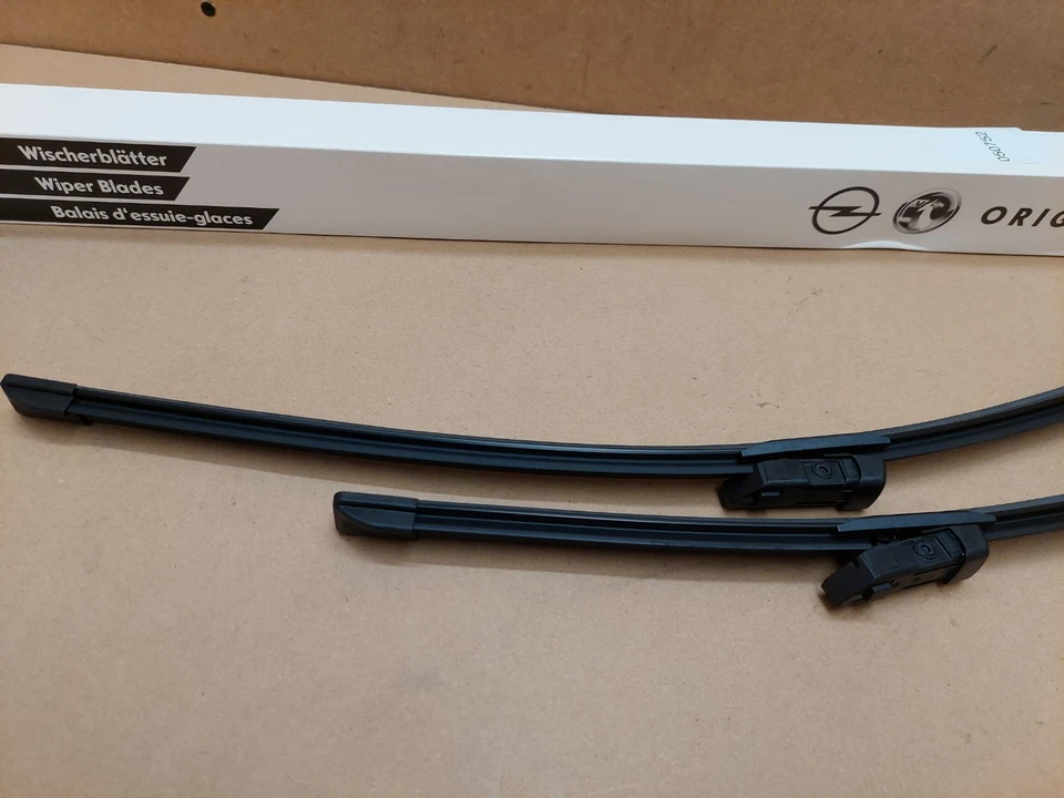 Vauxhall Astra L Front Windshield Wiper Blade Set 1681991780 2021-2023 Genuine - Image 3 of 4
