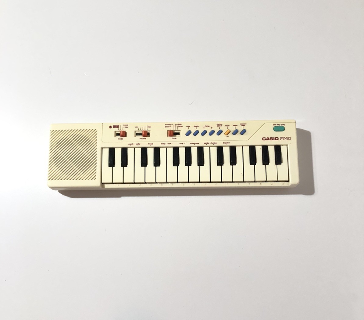 Casio PT-10☆ミニシンセサイザー☆ホワイト&レッド2点セット☆ Casio PT-10☆ミニシンセサイザー☆ホワイト&レッド2点セット