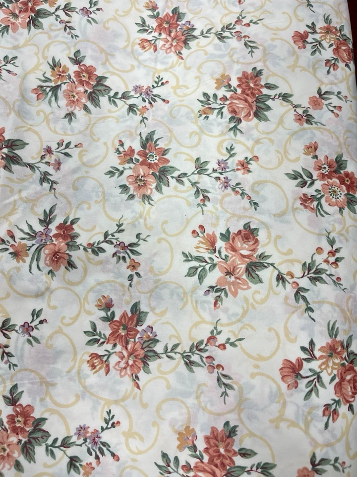 Tecido de algodão floral vintage Joan Kessler Concord pergaminhos de rosas EUA - Imagem 4 de 4