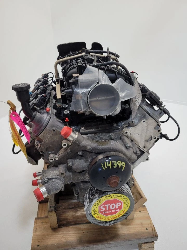 2010 - 2014 CHEVROLET SUBURBAN 1500 Engine 5.3L VIN 7 8th Digit Opt LC9 Foto 2 de 4