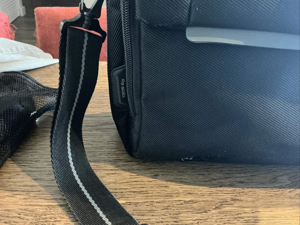 Solo New York Urban Carrying Case Briefcase for Up to 17.3" Laptops - Image 4 of 4