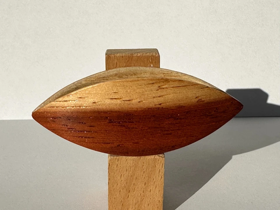 Bicolor rosewood tatting shuttle 2.5" long - Image 2 of 4