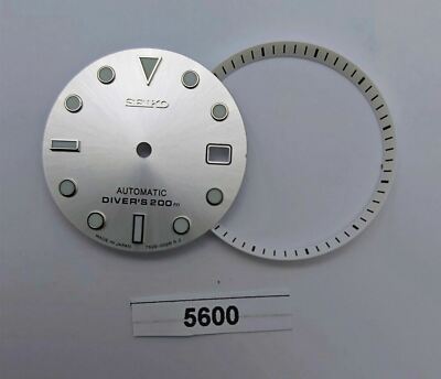 SEIKO SUBMARINE STYLE SILVER SUNBURST 7S26 0020 DIAL MINUTE TRACK SET WATCH 5600