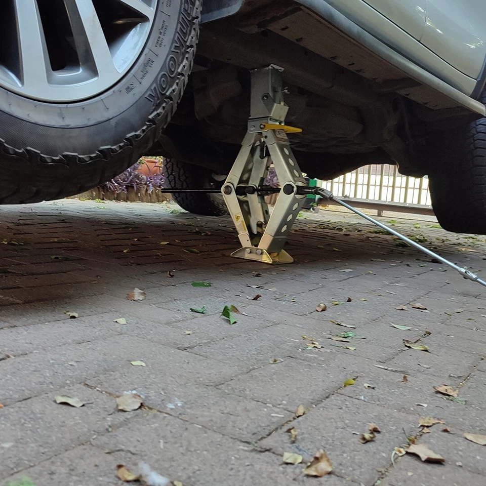 Gortech Heavy Duty 2 Ton Scissor Jack Kit - Up To 4 Ton Vehicles, 23in Lift - Image 4 of 4