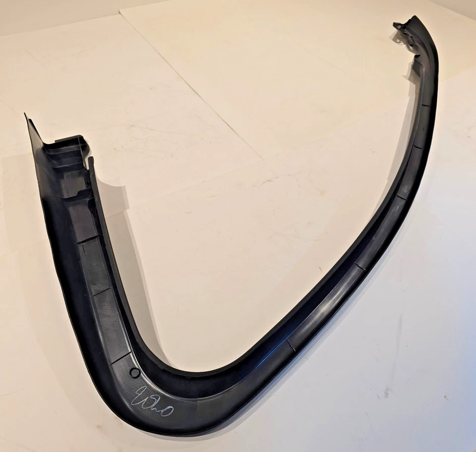 15-21 MERCEDES C300 W205 FRONT LEFT DOOR WINDOW FRAME TRIM COVER A2057270171 OEM - Image 2 of 4