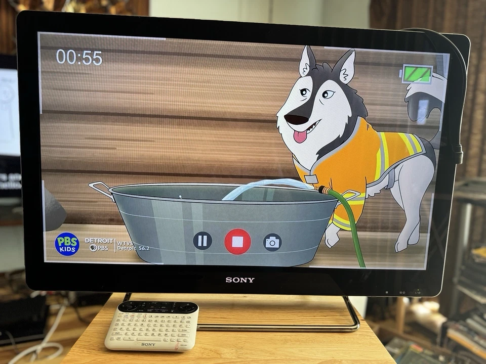 Sony Internet TV NSX-32GT1 32 in  HD Google TV - With Remote *Read!* - Image 2 of 4