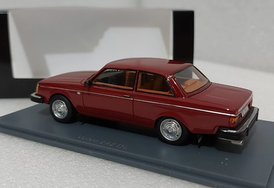 WOW Volvo 242 DL 1979 Red 1:43 Neo 43821 EXTREMELY RARE!! - Image 3 of 4