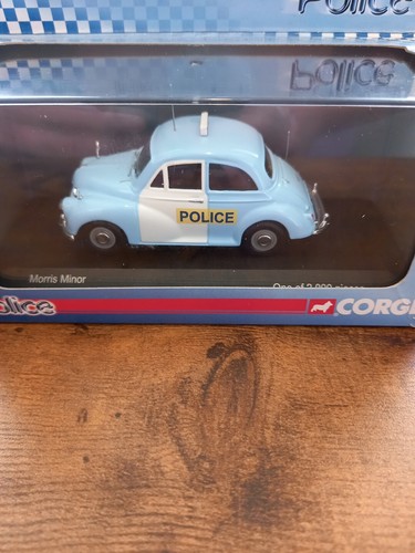 Vanguards VA05806 Morris Minor Saloon Metropolitan Police 75th Anniversary - Picture 2 of 7