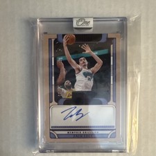 Panini One and One 2024-25 Zach Edey Rookie Auto Purple /35 Grizzlies