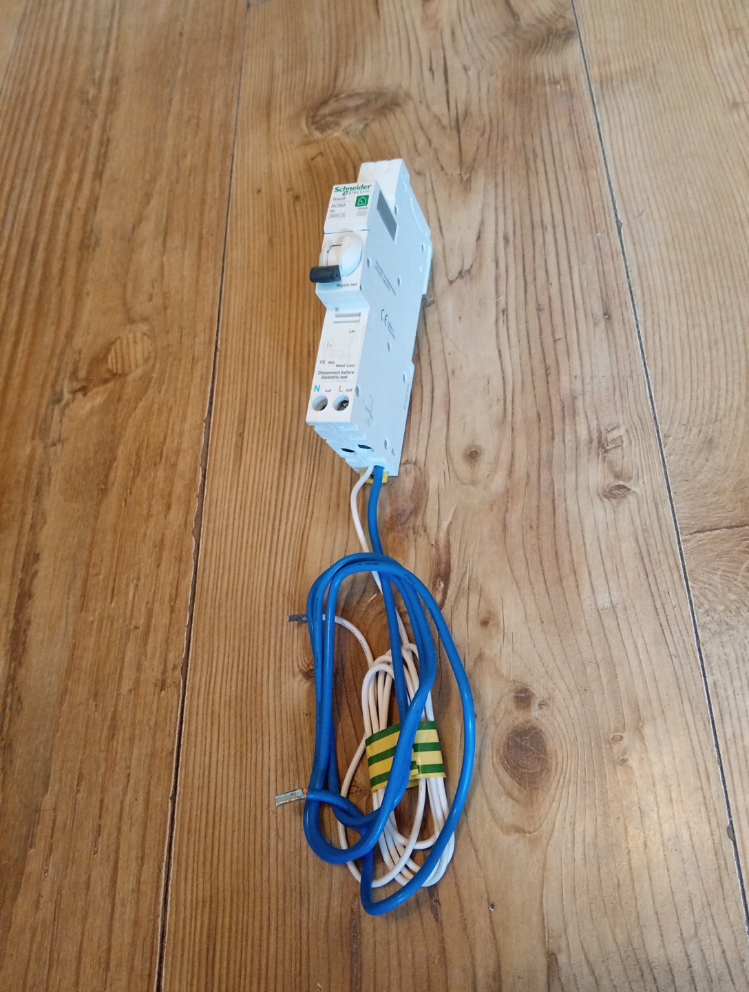 SCHNEIDER Resi 9 6 AMP CURVE B 6 kA 30mA RCBO TYPE A RESI 9 , Tested SENT FAST
