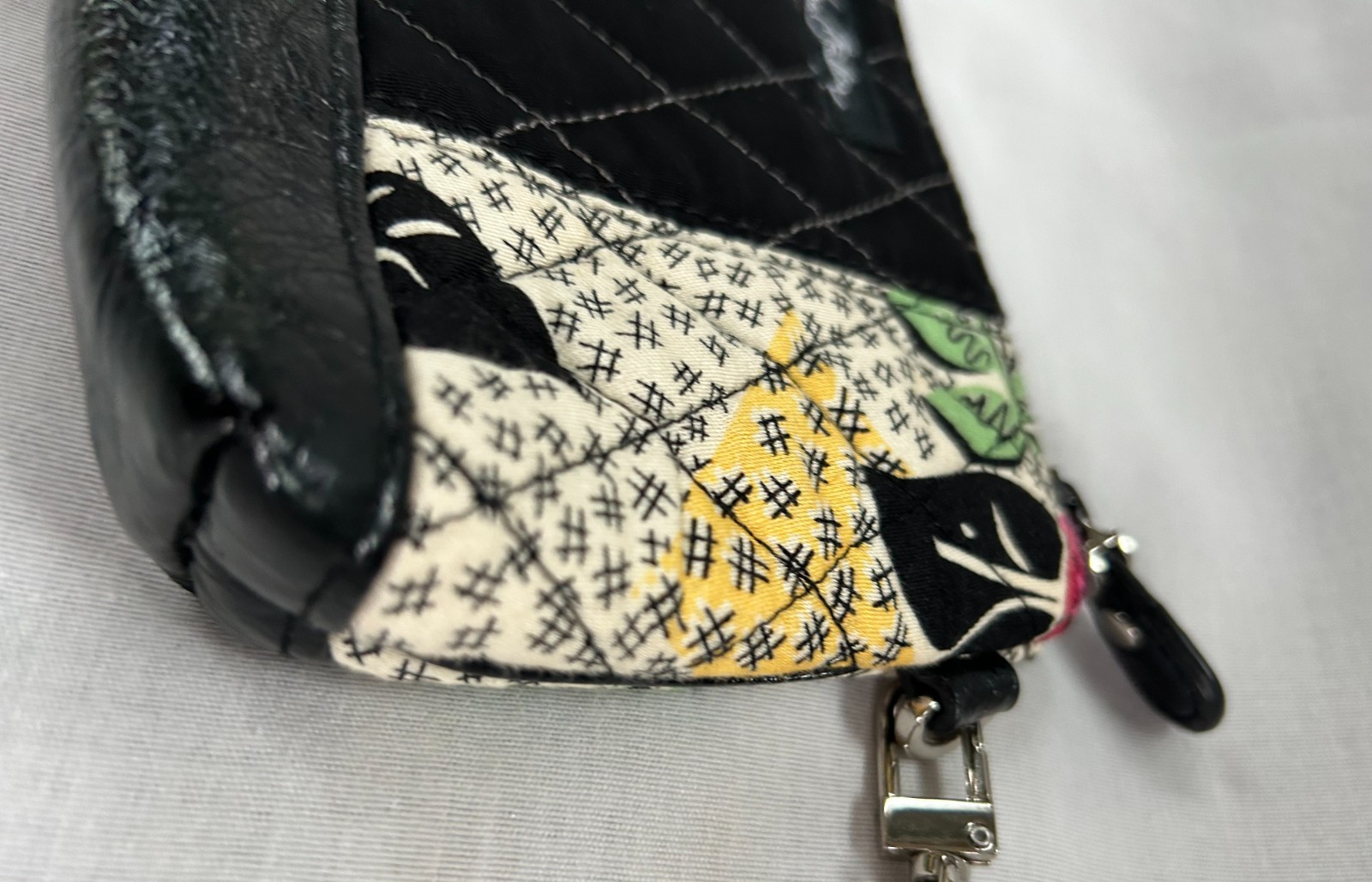 VERA BRADLEY PATCHWORK WRISTLET BLACK MICROFIBER … - image 5