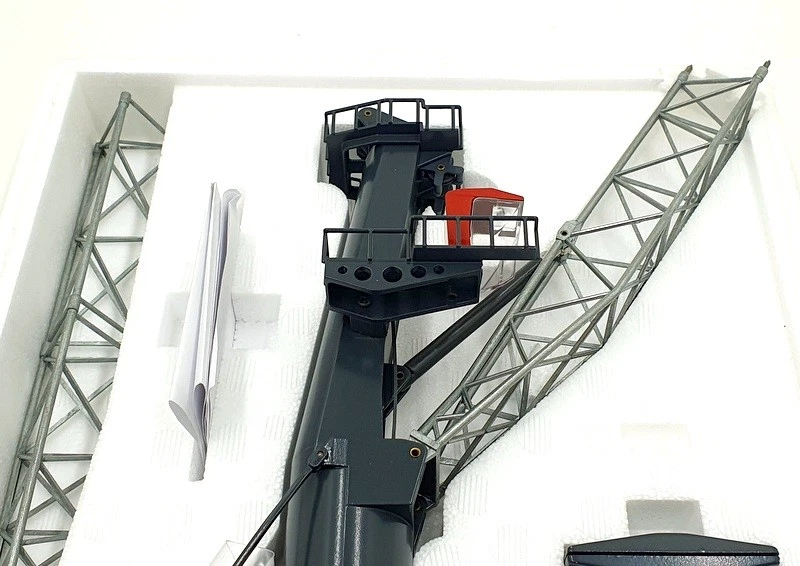 Conrad 1/100 Scale 2111 - Liebherr Harbour Mobile Crane - Red/Black - Image 4 of 4