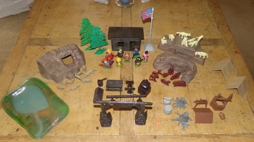 Vintage Marx Playset Yogi Bear Jelllystone Park