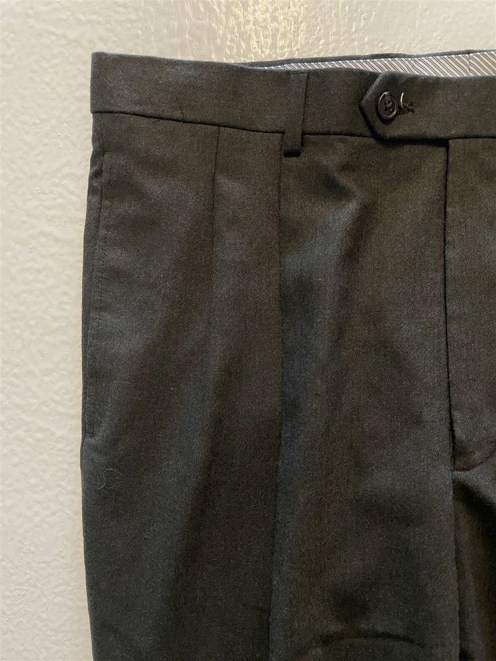 Cremieux Signature Collection 36 x 30 100% Wool Flannel Gray Pleated Dress Pants - Image 2 of 4