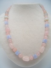 Collana con QUARZO ROSA, CALCEDONIO e AGATA con chiusura in Argento 925 