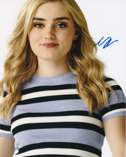 MEG DONNELLY signed Autogramm 20x25cm AMERICAN HOUSEWIFE in Person autograph COA